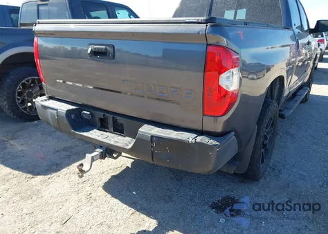 2018 Toyota Tundra Sr5 4.6L V8 z USA, uszkodzony, nr VIN 5TFRM5F15JX133905